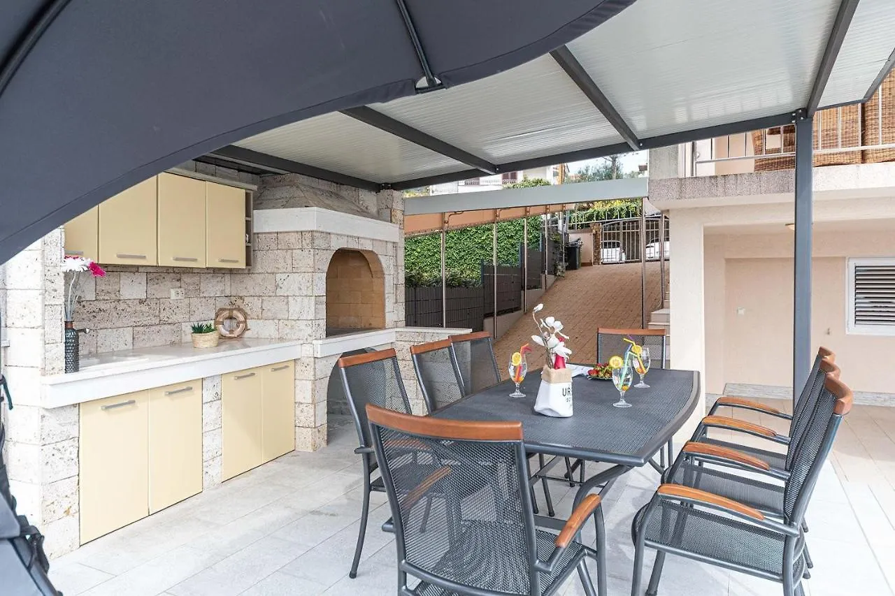 Villa Urban Trogir 0*,
