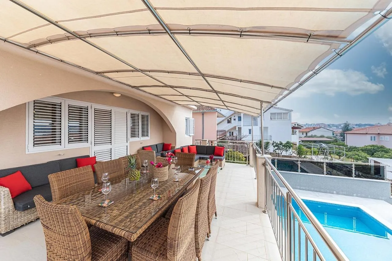 Villa Urban Trogir 0*,  Croatia