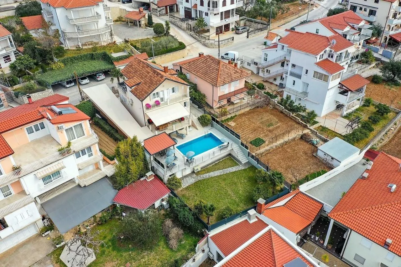 Villa Urban Trogir 0*,