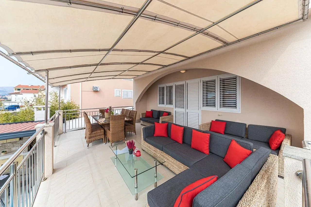 Villa Urban Trogir 0*,  Croatia