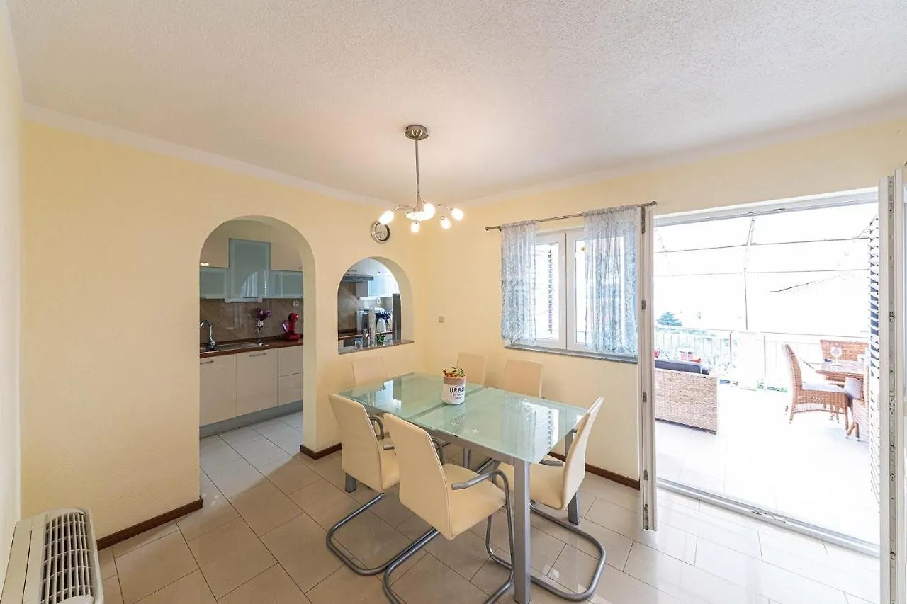 Villa Urban Trogir 0*,