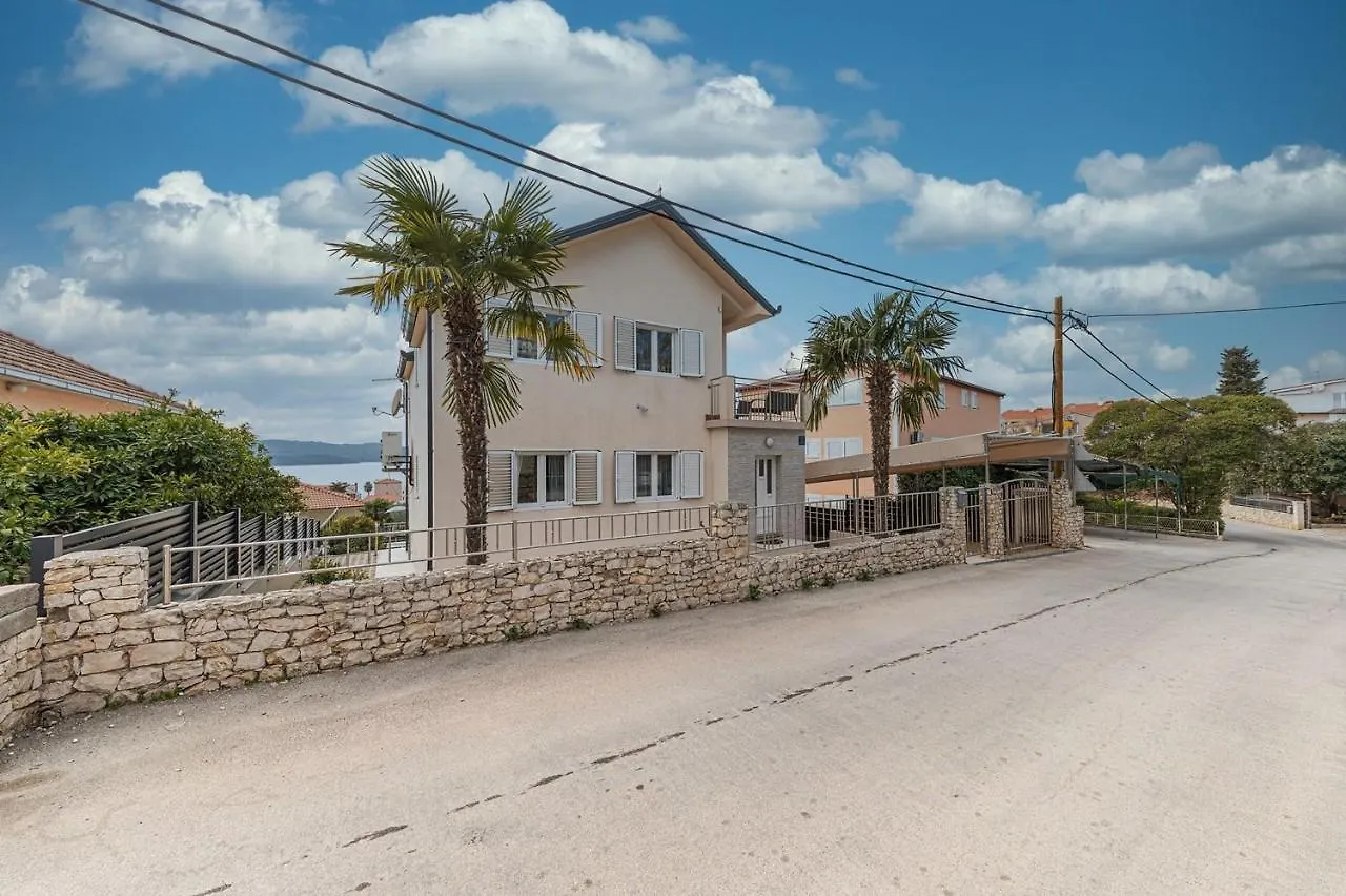 Villa Urban Trogir 0*,