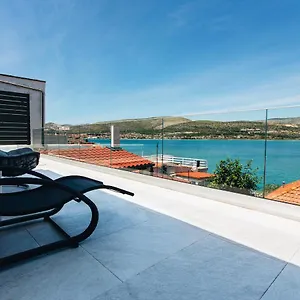 Magna - Seaside With Pool And Sauna Villa
