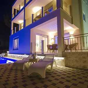 Luxury Star Lights - Heated Pool, Hot Tub, Gym, Billiard Villa