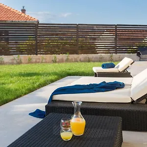Salt - 10 People, Heated Pool, Trogir, Near & Split Airport Villa