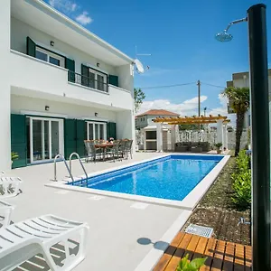Iva Villa